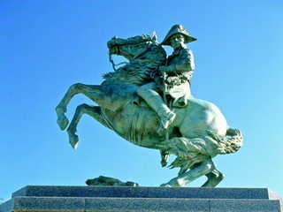 創価学会東京牧口記念会館のナポレオン像